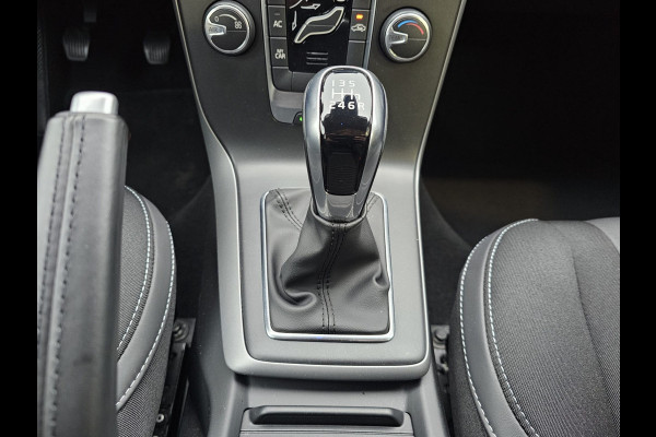 Volvo V40 2.0 T3 Momentum | LED | Navigatie | Cruise | LMV |