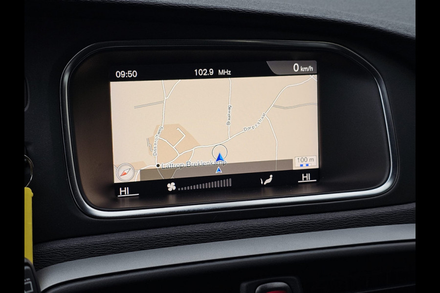 Volvo V40 2.0 T3 Momentum | LED | Navigatie | Cruise | LMV |