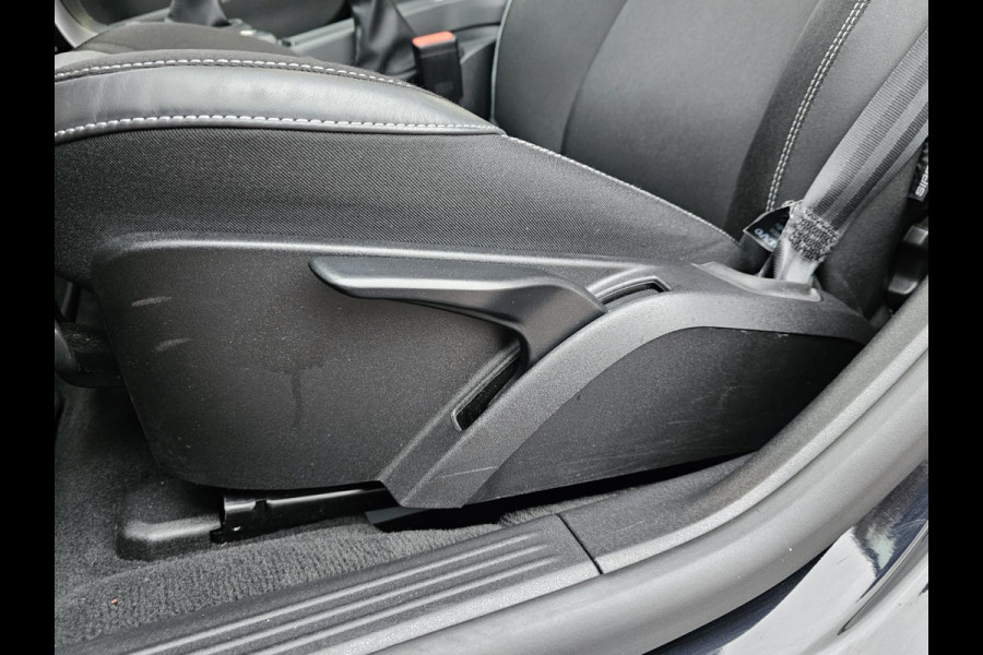 Volvo V40 2.0 T3 Momentum | LED | Navigatie | Cruise | LMV |