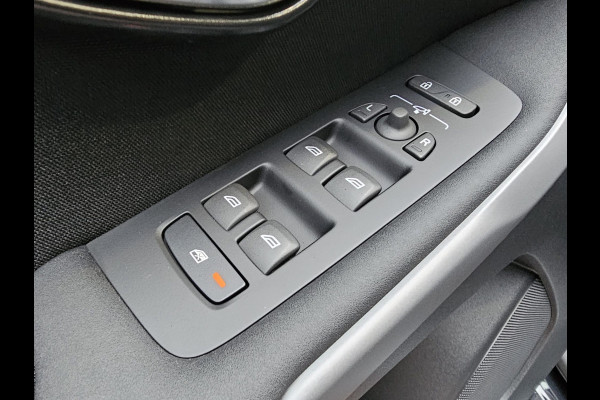 Volvo V40 2.0 T3 Momentum | LED | Navigatie | Cruise | LMV |