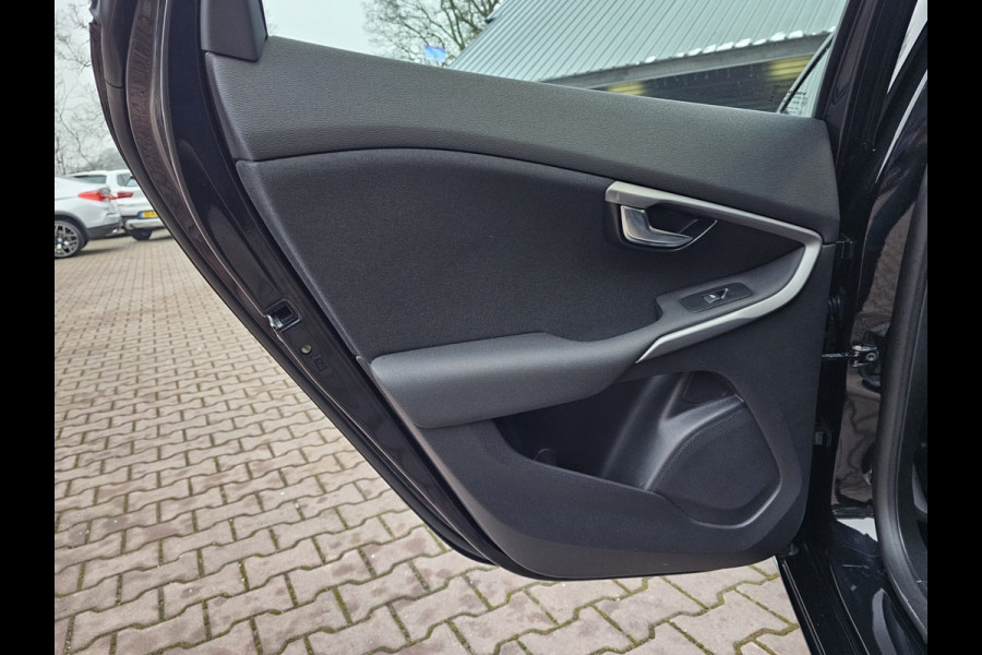 Volvo V40 2.0 T3 Momentum | LED | Navigatie | Cruise | LMV |