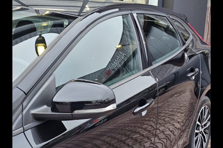 Volvo V40 2.0 T3 Momentum | LED | Navigatie | Cruise | LMV |