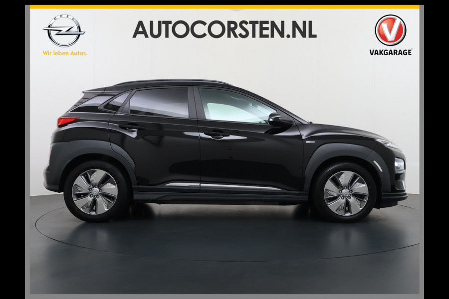 Hyundai Kona EV 64kWh 204pk SOH 100% Premium Leer Warmtepomp Head-Up Display Apple Carplay Android Navi Camera Elektr.Stoelen+Leer+Verwarmd+G Pdc Subwoofer Bluetooth Dodehoek detector Privacy Glas Rijstrooksensor 1e Eigenaar Origineel Nederlandse Auto