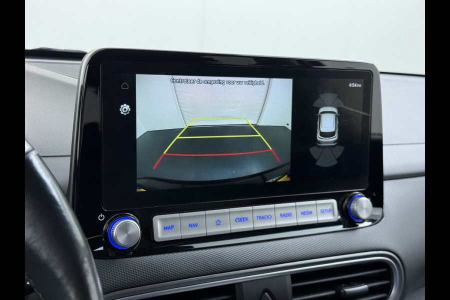 Hyundai Kona EV 64kWh 204pk SOH 100% Premium Leer Warmtepomp Head-Up Display Apple Carplay Android Navi Camera Elektr.Stoelen+Leer+Verwarmd+G Pdc Subwoofer Bluetooth Dodehoek detector Privacy Glas Rijstrooksensor 1e Eigenaar Origineel Nederlandse Auto