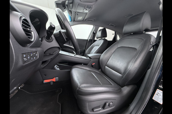 Hyundai Kona EV 64kWh 204pk SOH 100% Premium Leer Warmtepomp Head-Up Display Apple Carplay Android Navi Camera Elektr.Stoelen+Leer+Verwarmd+G Pdc Subwoofer Bluetooth Dodehoek detector Privacy Glas Rijstrooksensor 1e Eigenaar Origineel Nederlandse Auto