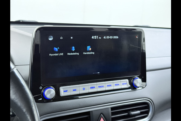 Hyundai Kona EV 64kWh 204pk SOH 100% Premium Leer Warmtepomp Head-Up Display Apple Carplay Android Navi Camera Elektr.Stoelen+Leer+Verwarmd+G Pdc Subwoofer Bluetooth Dodehoek detector Privacy Glas Rijstrooksensor 1e Eigenaar Origineel Nederlandse Auto