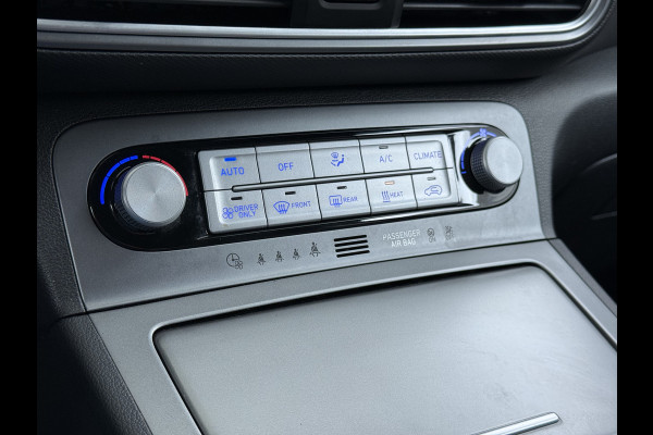 Hyundai Kona EV 64kWh 204pk SOH 100% Premium Leer Warmtepomp Head-Up Display Apple Carplay Android Navi Camera Elektr.Stoelen+Leer+Verwarmd+G Pdc Subwoofer Bluetooth Dodehoek detector Privacy Glas Rijstrooksensor 1e Eigenaar Origineel Nederlandse Auto