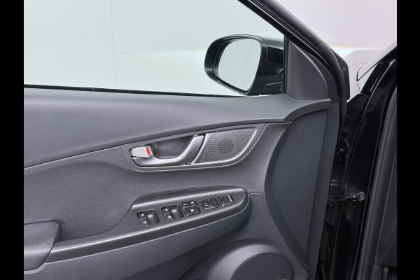 Hyundai Kona EV 64kWh 204pk SOH 100% Premium Leer Warmtepomp Head-Up Display Apple Carplay Android Navi Camera Elektr.Stoelen+Leer+Verwarmd+G Pdc Subwoofer Bluetooth Dodehoek detector Privacy Glas Rijstrooksensor 1e Eigenaar Origineel Nederlandse Auto