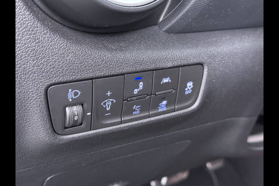 Hyundai Kona EV 64kWh 204pk SOH 100% Premium Leer Warmtepomp Head-Up Display Apple Carplay Android Navi Camera Elektr.Stoelen+Leer+Verwarmd+G Pdc Subwoofer Bluetooth Dodehoek detector Privacy Glas Rijstrooksensor 1e Eigenaar Origineel Nederlandse Auto