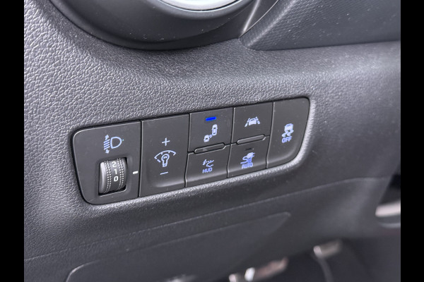 Hyundai Kona EV 64kWh 204pk SOH 100% Premium Leer Warmtepomp Head-Up Display Apple Carplay Android Navi Camera Elektr.Stoelen+Leer+Verwarmd+G Pdc Subwoofer Bluetooth Dodehoek detector Privacy Glas Rijstrooksensor 1e Eigenaar Origineel Nederlandse Auto