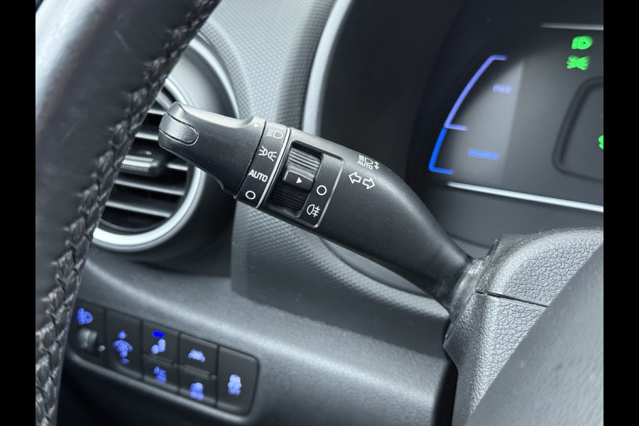 Hyundai Kona EV 64kWh 204pk SOH 100% Premium Leer Warmtepomp Head-Up Display Apple Carplay Android Navi Camera Elektr.Stoelen+Leer+Verwarmd+G Pdc Subwoofer Bluetooth Dodehoek detector Privacy Glas Rijstrooksensor 1e Eigenaar Origineel Nederlandse Auto