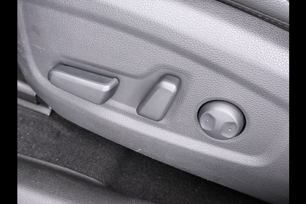 Hyundai Kona EV 64kWh 204pk SOH 100% Premium Leer Warmtepomp Head-Up Display Apple Carplay Android Navi Camera Elektr.Stoelen+Leer+Verwarmd+G Pdc Subwoofer Bluetooth Dodehoek detector Privacy Glas Rijstrooksensor 1e Eigenaar Origineel Nederlandse Auto