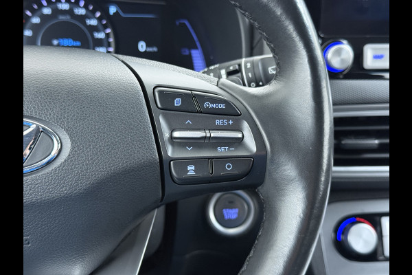 Hyundai Kona EV 64kWh 204pk SOH 100% Premium Leer Warmtepomp Head-Up Display Apple Carplay Android Navi Camera Elektr.Stoelen+Leer+Verwarmd+G Pdc Subwoofer Bluetooth Dodehoek detector Privacy Glas Rijstrooksensor 1e Eigenaar Origineel Nederlandse Auto