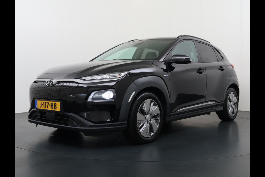Hyundai Kona EV 64kWh 204pk SOH 100% Premium Leer Warmtepomp Head-Up Display Apple Carplay Android Navi Camera Elektr.Stoelen+Leer+Verwarmd+G Pdc Subwoofer Bluetooth Dodehoek detector Privacy Glas Rijstrooksensor 1e Eigenaar Origineel Nederlandse Auto