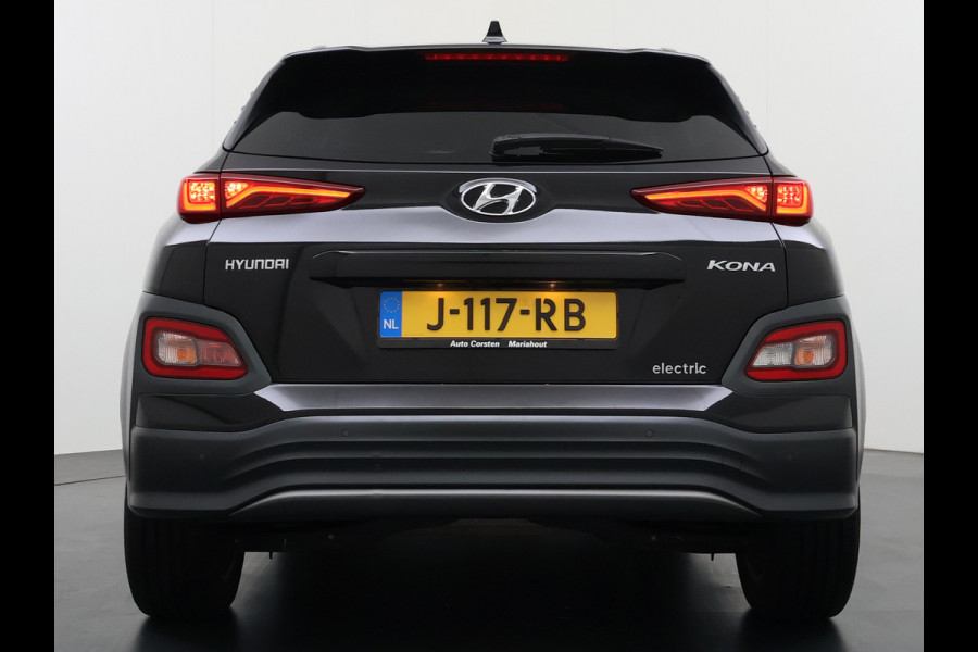 Hyundai Kona EV 64kWh 204pk SOH 100% Premium Leer Warmtepomp Head-Up Display Apple Carplay Android Navi Camera Elektr.Stoelen+Leer+Verwarmd+G Pdc Subwoofer Bluetooth Dodehoek detector Privacy Glas Rijstrooksensor 1e Eigenaar Origineel Nederlandse Auto