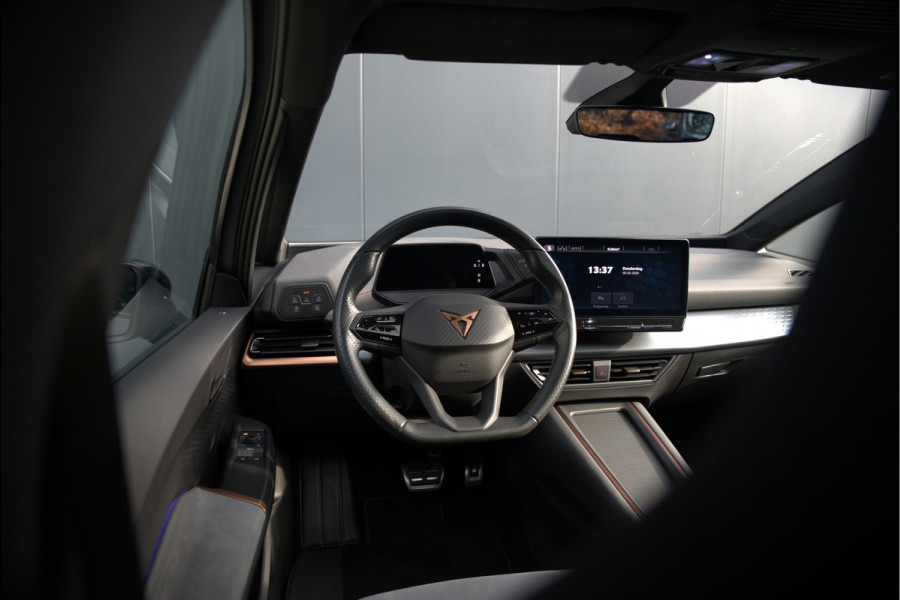 CUPRA Born Copper Edition One 62 kWh | Panoramadak | 360 Camera | Elektrische Stoelen | Massage | Stuurverwarming |  Head-Up Display | Keyless | Adaptive Cruise Control | Stoelverwarming | Apple Carplay | NAP | DAB |