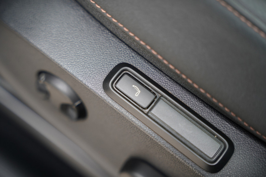 CUPRA Born Copper Edition One 62 kWh | Panoramadak | 360 Camera | Elektrische Stoelen | Massage | Stuurverwarming |  Head-Up Display | Keyless | Adaptive Cruise Control | Stoelverwarming | Apple Carplay | NAP | DAB |