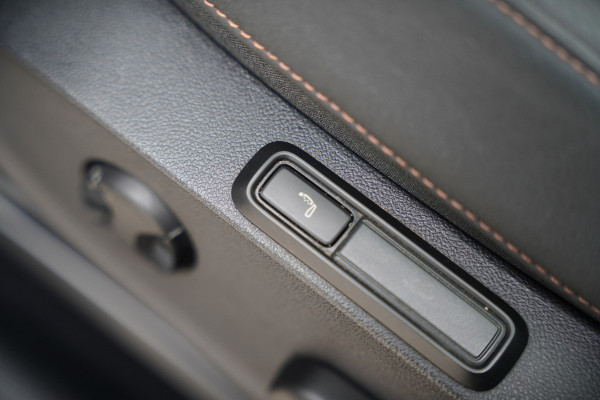 CUPRA Born Copper Edition One 62 kWh | Panoramadak | 360 Camera | Elektrische Stoelen | Massage | Stuurverwarming |  Head-Up Display | Keyless | Adaptive Cruise Control | Stoelverwarming | Apple Carplay | NAP | DAB |