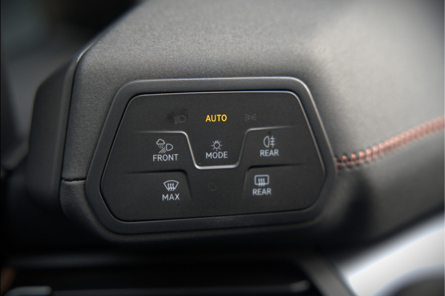 CUPRA Born Copper Edition One 62 kWh | Panoramadak | 360 Camera | Elektrische Stoelen | Massage | Stuurverwarming |  Head-Up Display | Keyless | Adaptive Cruise Control | Stoelverwarming | Apple Carplay | NAP | DAB |