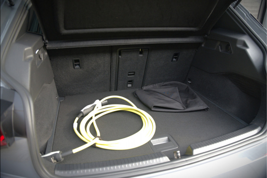 CUPRA Born Copper Edition One 62 kWh | Panoramadak | 360 Camera | Elektrische Stoelen | Massage | Stuurverwarming |  Head-Up Display | Keyless | Adaptive Cruise Control | Stoelverwarming | Apple Carplay | NAP | DAB |