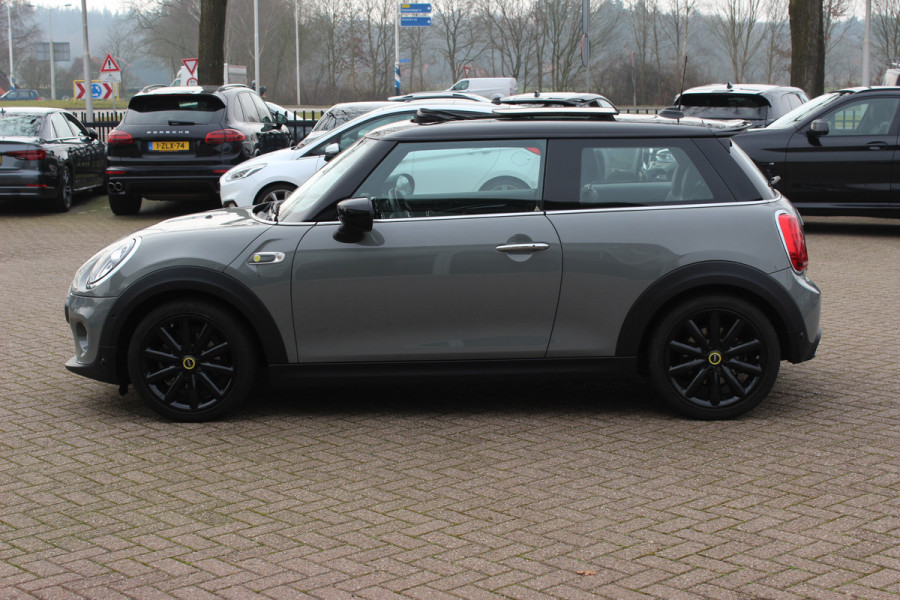 MINI Mini Electric Yours 33 kWh / SoH 95% / Full option! / Panoramadak / Camera / Head-up / Leder / Harman Kardon / Keyless / 17'' / CarPlay / Stoelverwarming / Matrix LED / DAB / Cruise Control