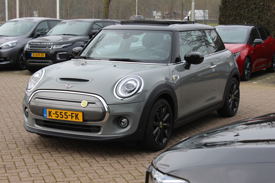 MINI Mini Electric Yours 33 kWh / SoH 95% / Full option! / Panoramadak / Camera / Head-up / Leder / Harman Kardon / Keyless / 17'' / CarPlay / Stoelverwarming / Matrix LED / DAB / Cruise Control