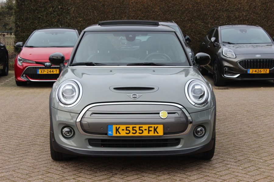 MINI Mini Electric Yours 33 kWh / SoH 95% / Full option! / Panoramadak / Camera / Head-up / Leder / Harman Kardon / Keyless / 17'' / CarPlay / Stoelverwarming / Matrix LED / DAB / Cruise Control