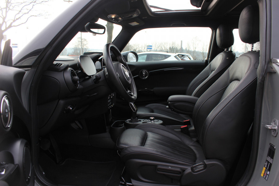 MINI Mini Electric Yours 33 kWh / SoH 95% / Full option! / Panoramadak / Camera / Head-up / Leder / Harman Kardon / Keyless / 17'' / CarPlay / Stoelverwarming / Matrix LED / DAB / Cruise Control