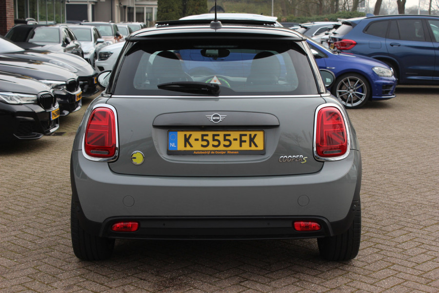 MINI Mini Electric Yours 33 kWh / SoH 95% / Full option! / Panoramadak / Camera / Head-up / Leder / Harman Kardon / Keyless / 17'' / CarPlay / Stoelverwarming / Matrix LED / DAB / Cruise Control