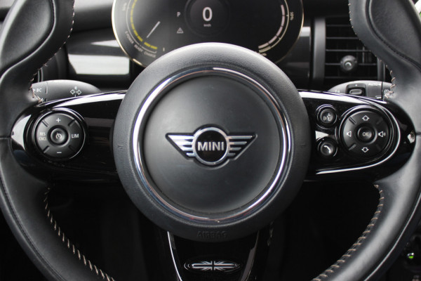 MINI Mini Electric Yours 33 kWh / SoH 95% / Full option! / Panoramadak / Camera / Head-up / Leder / Harman Kardon / Keyless / 17'' / CarPlay / Stoelverwarming / Matrix LED / DAB / Cruise Control