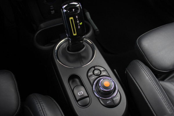 MINI Mini Electric Yours 33 kWh / SoH 95% / Full option! / Panoramadak / Camera / Head-up / Leder / Harman Kardon / Keyless / 17'' / CarPlay / Stoelverwarming / Matrix LED / DAB / Cruise Control