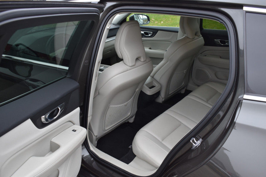 Volvo V60 B3 177PK Automaat Inscription | Trekhaak | ACC | Leder| Stuurverwarming | Elektr. Stoel