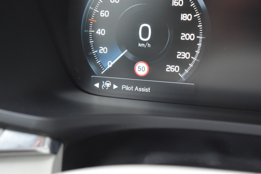 Volvo V60 B3 177PK Automaat Inscription | Trekhaak | ACC | Leder| Stuurverwarming | Elektr. Stoel