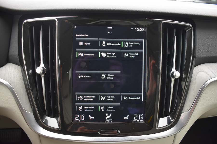 Volvo V60 B3 177PK Automaat Inscription | Trekhaak | ACC | Leder| Stuurverwarming | Elektr. Stoel