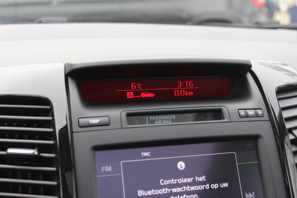 Kia Venga 1.4 CVVT Edition / Panoramadak / Camera / Half leder / Keyless / Navigatie / 16'' / Bluetooth / Armsteun voor