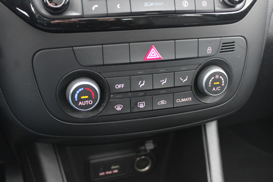 Kia Venga 1.4 CVVT Edition / Panoramadak / Camera / Half leder / Keyless / Navigatie / 16'' / Bluetooth / Armsteun voor