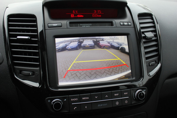 Kia Venga 1.4 CVVT Edition / Panoramadak / Camera / Half leder / Keyless / Navigatie / 16'' / Bluetooth / Armsteun voor