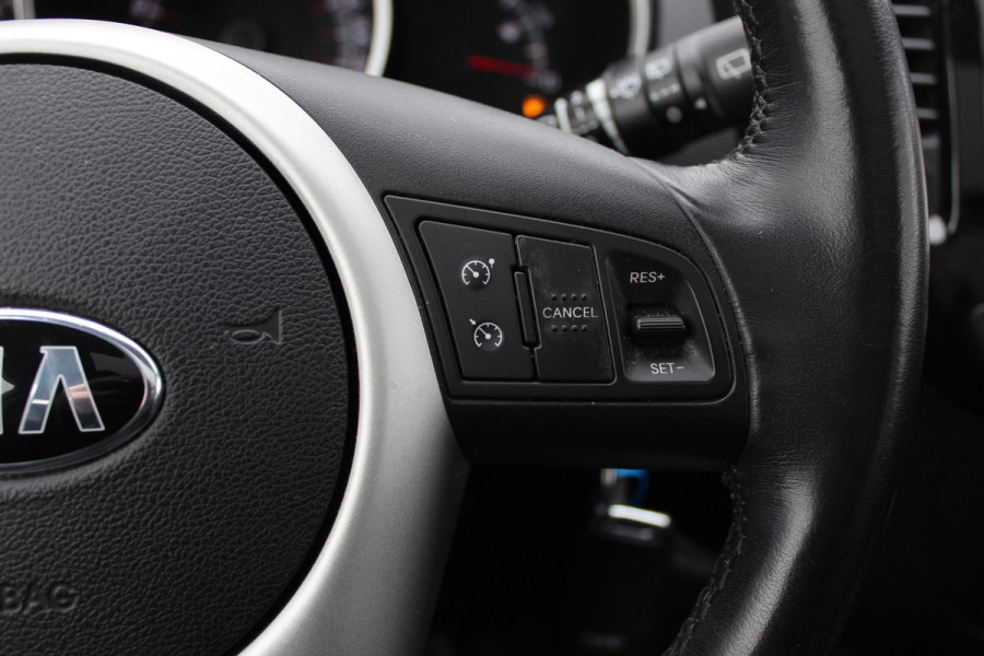 Kia Venga 1.4 CVVT Edition / Panoramadak / Camera / Half leder / Keyless / Navigatie / 16'' / Bluetooth / Armsteun voor