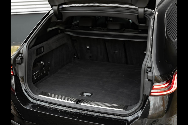 BMW 5 Serie Touring 530e M-Sport Pro - Pano - M-Zetels - Bowers & Wilkins - ACC - 21 inch