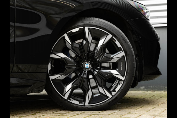 BMW 5 Serie Touring 530e M-Sport Pro - Pano - M-Zetels - Bowers & Wilkins - ACC - 21 inch