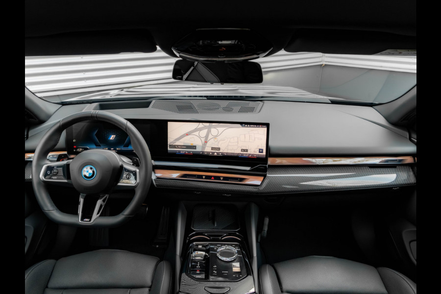 BMW 5 Serie Touring 530e M-Sport Pro - Pano - M-Zetels - Bowers & Wilkins - ACC - 21 inch
