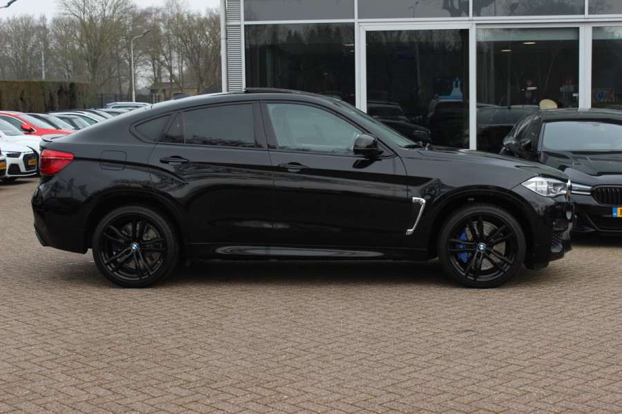 BMW X6 M / NL Auto! / Full option! / NIEUWSTAAT! / Trekhaak / Schuifdak / 360Camera / Carbon intr. / B&O / Softclose / Leder / 21'' / Standkachel / Entertainment System / Luchtvering / Stoelventilatie