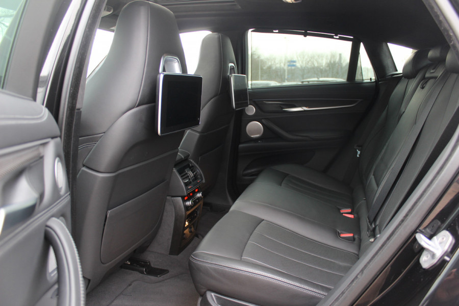 BMW X6 M / NL Auto! / Full option! / NIEUWSTAAT! / Trekhaak / Schuifdak / 360Camera / Carbon intr. / B&O / Softclose / Leder / 21'' / Standkachel / Entertainment System / Luchtvering / Stoelventilatie