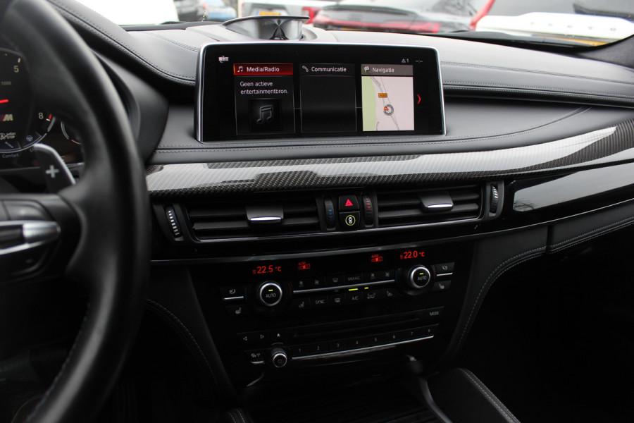 BMW X6 M / NL Auto! / Full option! / NIEUWSTAAT! / Trekhaak / Schuifdak / 360Camera / Carbon intr. / B&O / Softclose / Leder / 21'' / Standkachel / Entertainment System / Luchtvering / Stoelventilatie