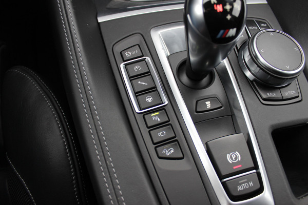BMW X6 M / NL Auto! / Full option! / NIEUWSTAAT! / Trekhaak / Schuifdak / 360Camera / Carbon intr. / B&O / Softclose / Leder / 21'' / Standkachel / Entertainment System / Luchtvering / Stoelventilatie