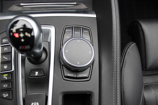 BMW X6 M / NL Auto! / Full option! / NIEUWSTAAT! / Trekhaak / Schuifdak / 360Camera / Carbon intr. / B&O / Softclose / Leder / 21'' / Standkachel / Entertainment System / Luchtvering / Stoelventilatie