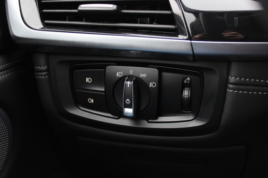 BMW X6 M / NL Auto! / Full option! / NIEUWSTAAT! / Trekhaak / Schuifdak / 360Camera / Carbon intr. / B&O / Softclose / Leder / 21'' / Standkachel / Entertainment System / Luchtvering / Stoelventilatie