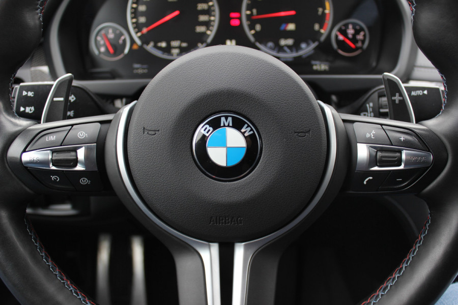 BMW X6 M / NL Auto! / Full option! / NIEUWSTAAT! / Trekhaak / Schuifdak / 360Camera / Carbon intr. / B&O / Softclose / Leder / 21'' / Standkachel / Entertainment System / Luchtvering / Stoelventilatie