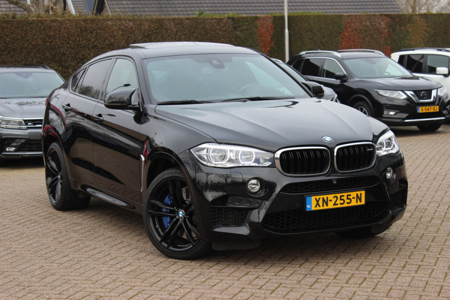 BMW X6 M / NL Auto! / Full option! / NIEUWSTAAT! / Trekhaak / Schuifdak / 360Camera / Carbon intr. / B&O / Softclose / Leder / 21'' / Standkachel / Entertainment System / Luchtvering / Stoelventilatie