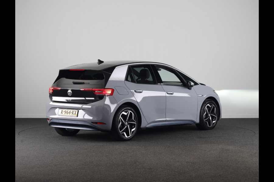 Volkswagen ID.3 First Plus 58 kWh 204 pk | Navigatie | Parkeersensoren | Achteruitrijcamera | Adaptieve cruise control | Matrix LED koplampen | Stoelverwarming |